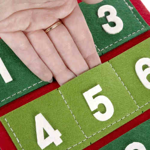 Plstěný adventní kalendář Santa, 24 kapes, DIY, závěsný, obrázek 3